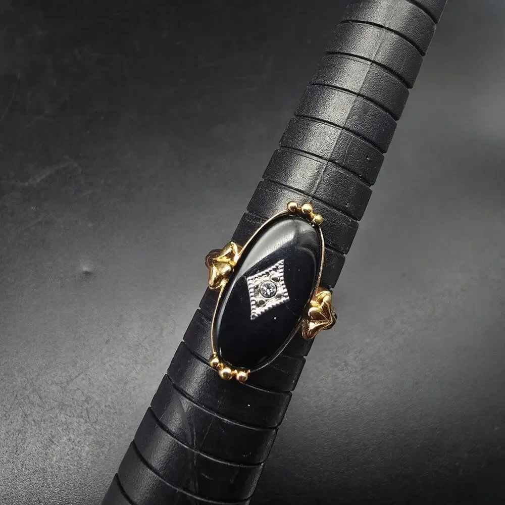 Avon 1983 Victorian Ring Size 6.25 Black Gold Tone Oval Faux Onyx Vintage